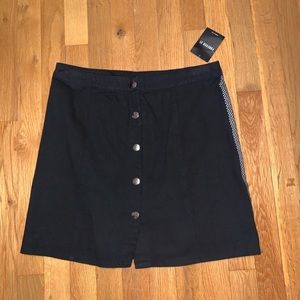 BRAND NEW Forever 21 black miniskirt